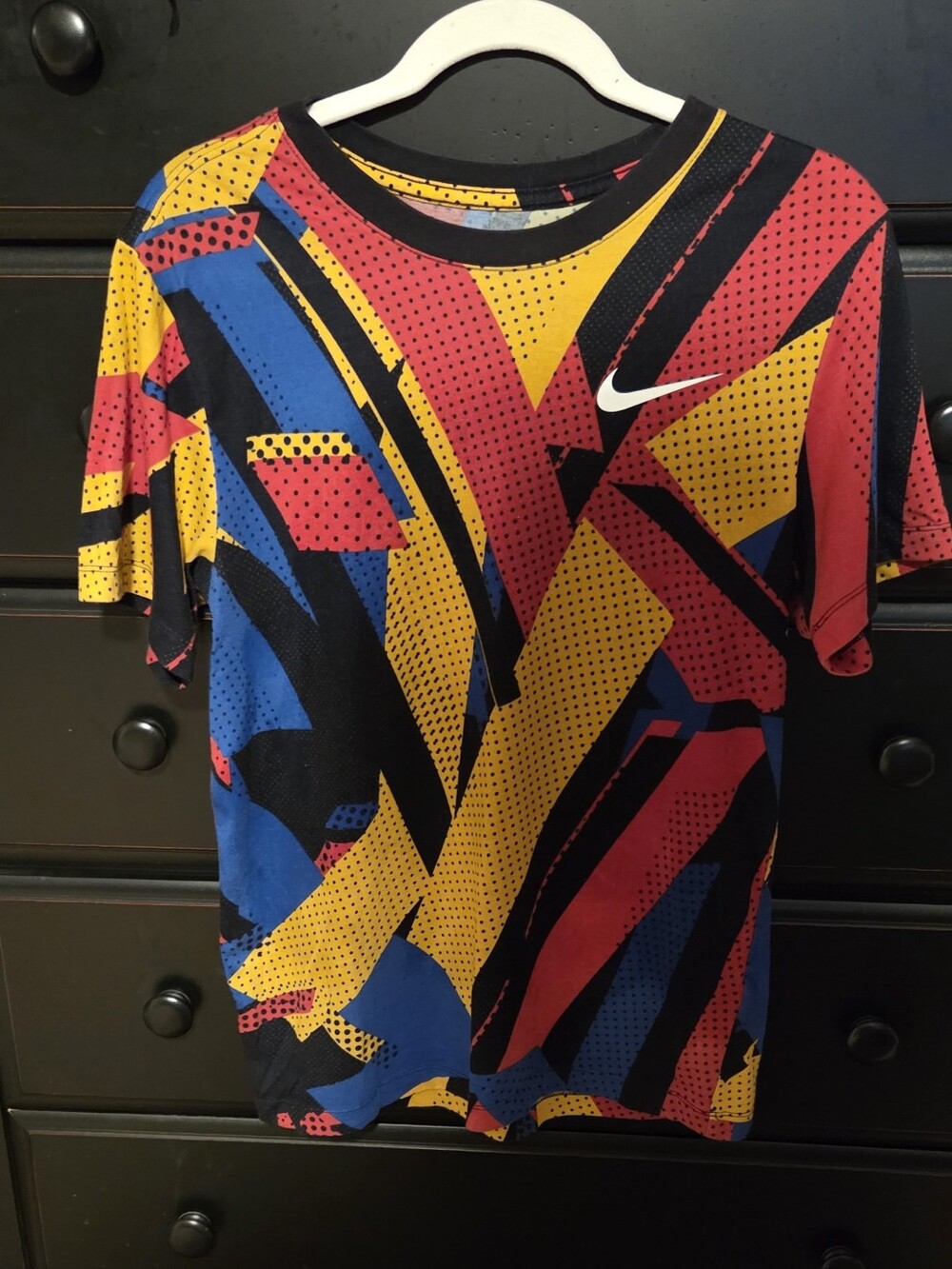 Mens Nike DRY FIT Tee Size Small with Yellow, Red & Blue Abstract Print.